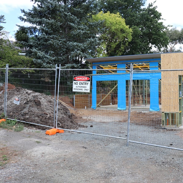 do you deliver and set up temporary fencing and what's the price for these services in Magalia CA